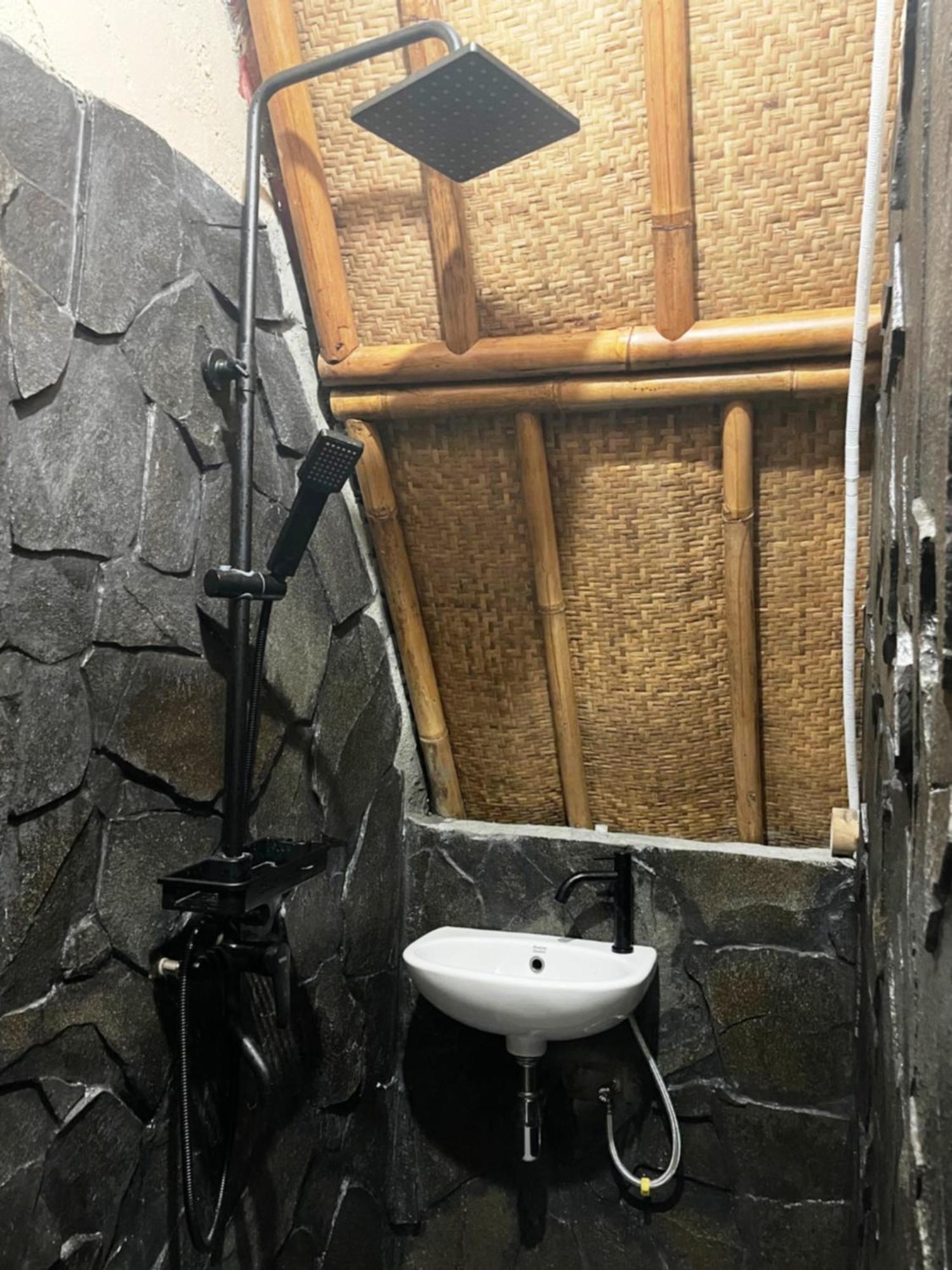 הוסטל קוטה לומבוק Da Housetel Kuta מראה חיצוני תמונה