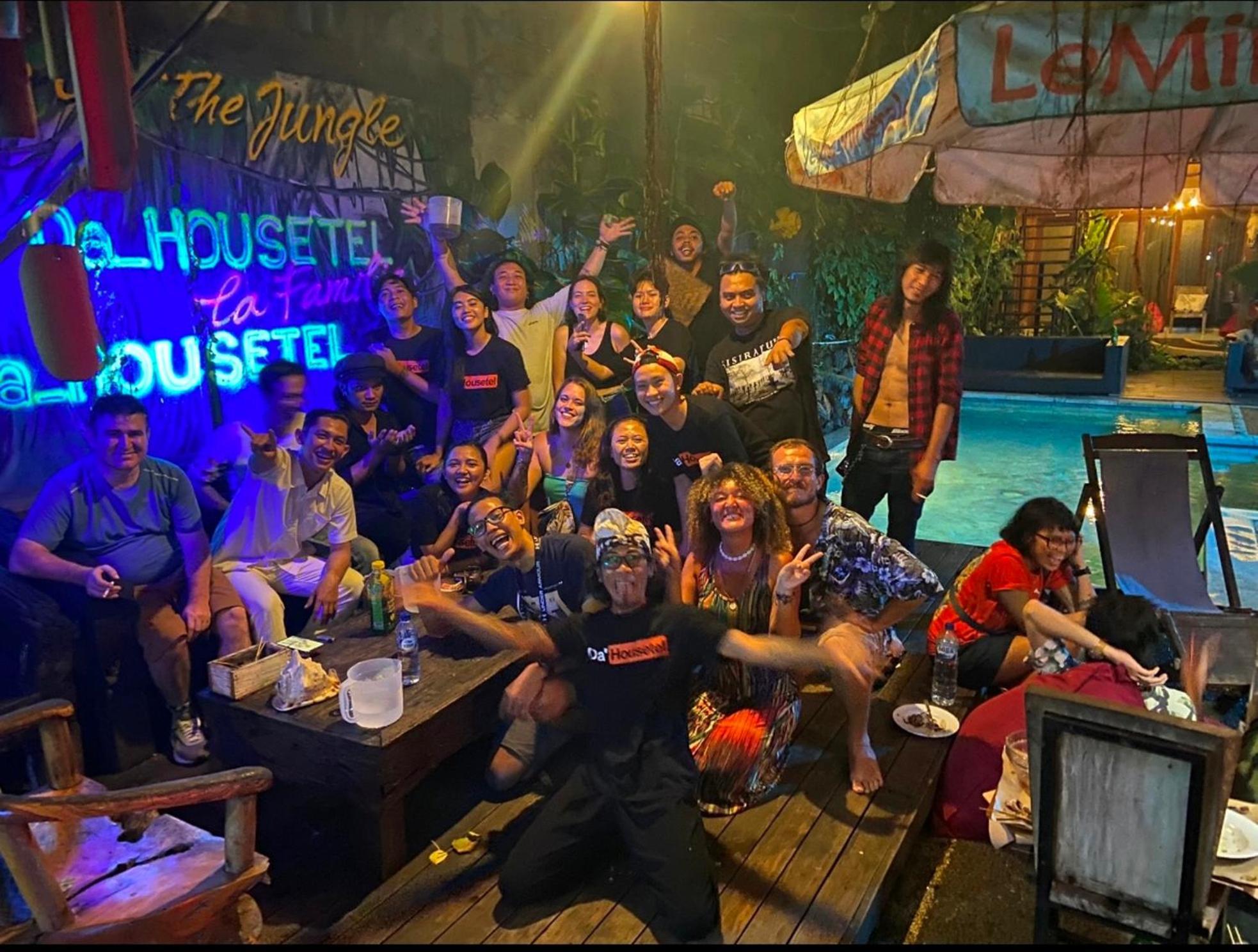 הוסטל קוטה לומבוק Da Housetel Kuta מראה חיצוני תמונה